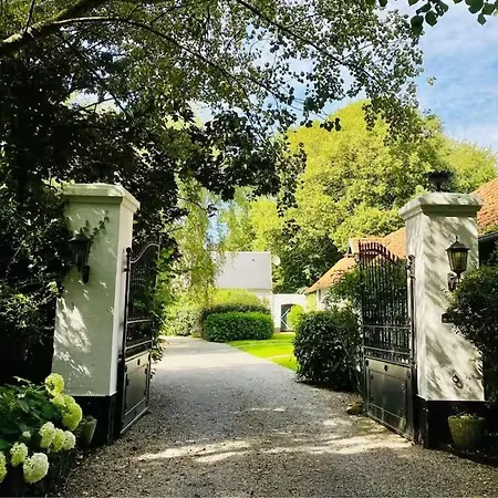 Domaine Des Charmettes Charme & Piscine *